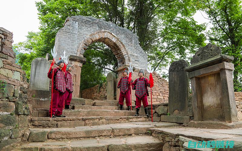 穿越历史雄关的探险之旅